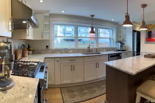 21 Leavitt Rd, Hampton, NH 03842 - Photo 2