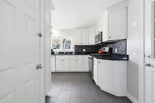 42 Kenney St, Manchester, NH 03103 - Photo 6