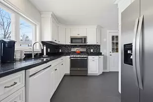 42 Kenney St, Manchester, NH 03103 - Photo 8
