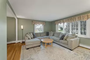 6 Castle Dr, Hooksett, NH 03106 - Photo 4