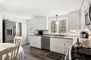 6 Newbury Dr, Amherst, NH 03031 - Photo 8