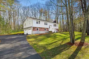 6 Newbury Dr, Amherst, NH 03031 - Photo 2