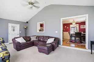 8 Old Coach Rd, Salem, NH 03079 - Photo 12
