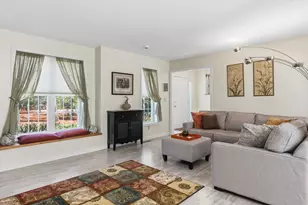 8 Flag Ct, Auburn, NH 03032 - Photo 6