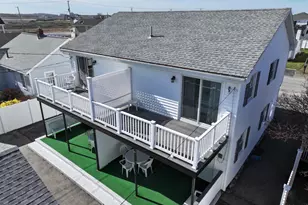 8 Nashua St, Seabrook, NH 03874 - Photo 2