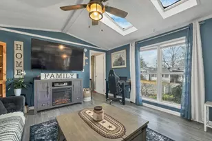 7 N Dewberry Ln, Rochester, NH 03867 - Photo 2