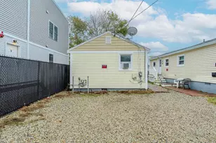 7 Perkins Ave, Hampton, NH 03842 - Photo 4