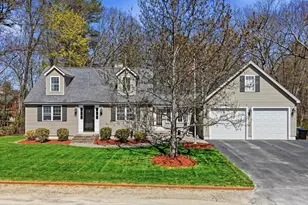 7 Vernon St, Hudson, NH 03051 - Photo 2