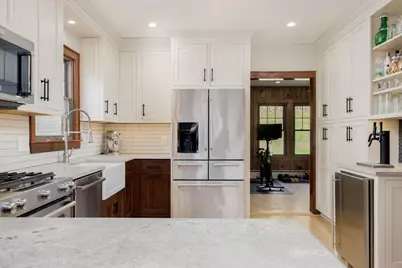 114 Gifford Road, Hartford, VT 05001 - Photo 4