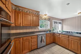 75 N Acres Rd, Manchester, NH 03104 - Photo 12