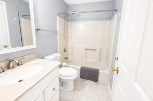 122 Eastern Ave, Manchester, NH 03104 - Photo 14