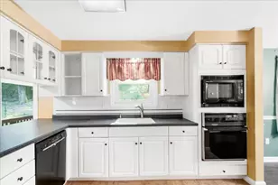 129 Cambridge Rd, Bedford, NH 03110 - Photo 14