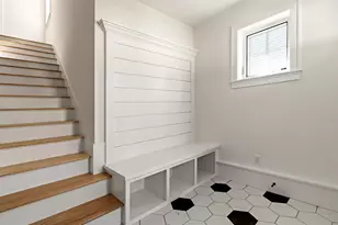 27 Eden Ln, Portsmouth, NH 03801 - Photo 2