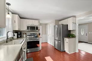 151 Rockingham Rd, Derry, NH 03038 - Photo 8
