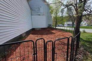 196 Union St, Springfield, VT 05156 - Photo 8