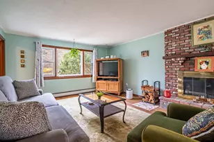 19 Dutton Rd, Pelham, NH 03076 - Photo 6