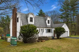 19 Dutton Rd, Pelham, NH 03076 - Photo 2