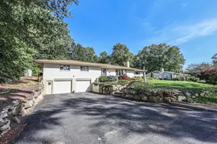 2605 Elm St, Manchester, NH 03104 - Photo 2
