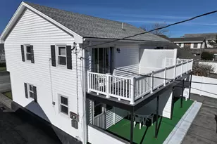 8 Nashua St, Seabrook, NH 03874 - Photo 2