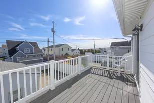 8 Nashua St, Seabrook, NH 03874 - Photo 4