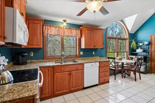 112 Hardy Rd, Londonderry, NH 03053 - Photo 4
