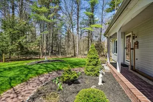 112 Hardy Rd, Londonderry, NH 03053 - Photo 10