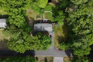 19 Deerwood Dr, Amherst, NH 03031 - Photo 2