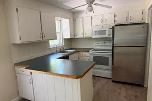 79 Oakridge Dr, Londonderry, NH 01844 - Photo 6