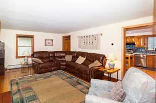 8 Laurel Ln, Stratham, NH 03885 - Photo 10