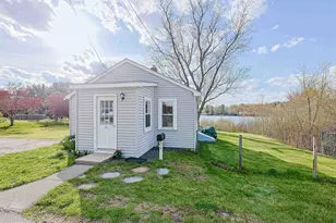 64 School St, Allenstown, NH 03275 - Photo 1