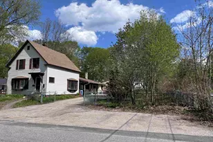 16 Norton St, Derry, NH 03038 - Photo 4