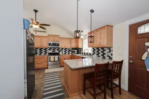 222 Hampstead Rd, Derry, NH 03038 - Photo 8