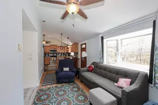 222 Hampstead Rd, Derry, NH 03038 - Photo 12