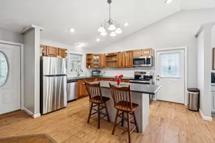 6 Forsyth Pl, Claremont, NH 03743 - Photo 8