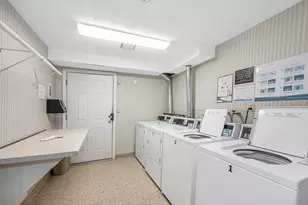 555 Calef Rd, Manchester, NH 03103 - Photo 14