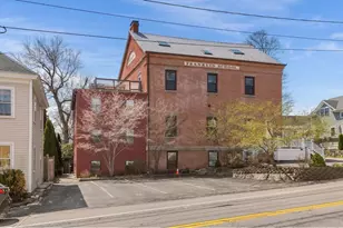 348 Maplewood Ave, Portsmouth, NH 03801 - Photo 2