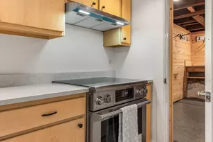 348 Maplewood Ave, Portsmouth, NH 03801 - Photo 14