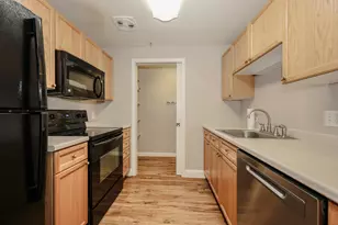 18 Crestview Cir, Londonderry, NH 03053 - Photo 8