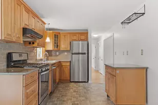 74 Suzanne Dr, Portsmouth, NH 03801 - Photo 6