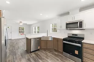 40 Pine St, Hinsdale, NH 03451 - Photo 2
