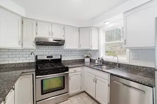 25 Blossom Ln, Merrimack, NH 03054 - Photo 10