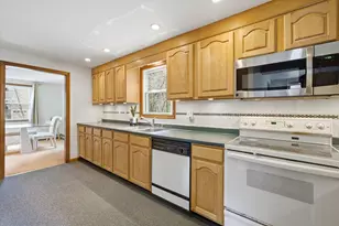 11 Coleman Pl, Londonderry, NH 03053 - Photo 10
