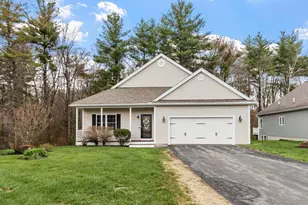 7 Torrey Pines Cir, Plaistow, NH 03865 - Photo 2