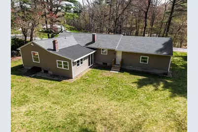 7 Ermer Road, Derry, NH 03038 - Photo 2