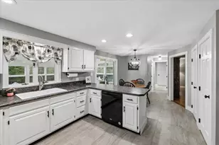 98 Hitching Post Ln, Bedford, NH 03110 - Photo 8