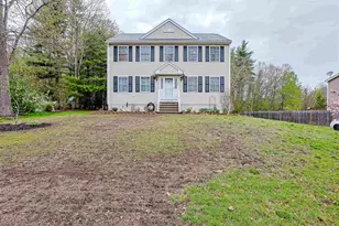 68 Waterford Dr, Sandown, NH 03873 - Photo 2