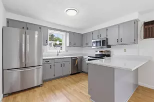60 Rosedale Ave, Manchester, NH 03103 - Photo 8