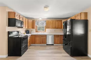 11 Jennifer Ln, Weare, NH 03281 - Photo 6