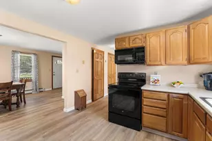 11 Jennifer Ln, Weare, NH 03281 - Photo 6