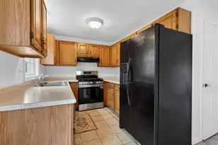 12 Wyndmere Dr, Londonderry, NH 03053 - Photo 8